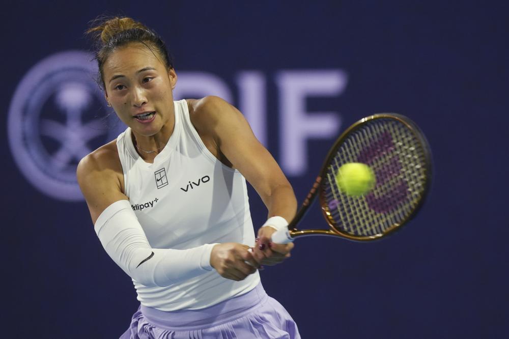 难忘一幕！中国女排主攻线世俱杯赛场隔网较量同台领奖京报体育.